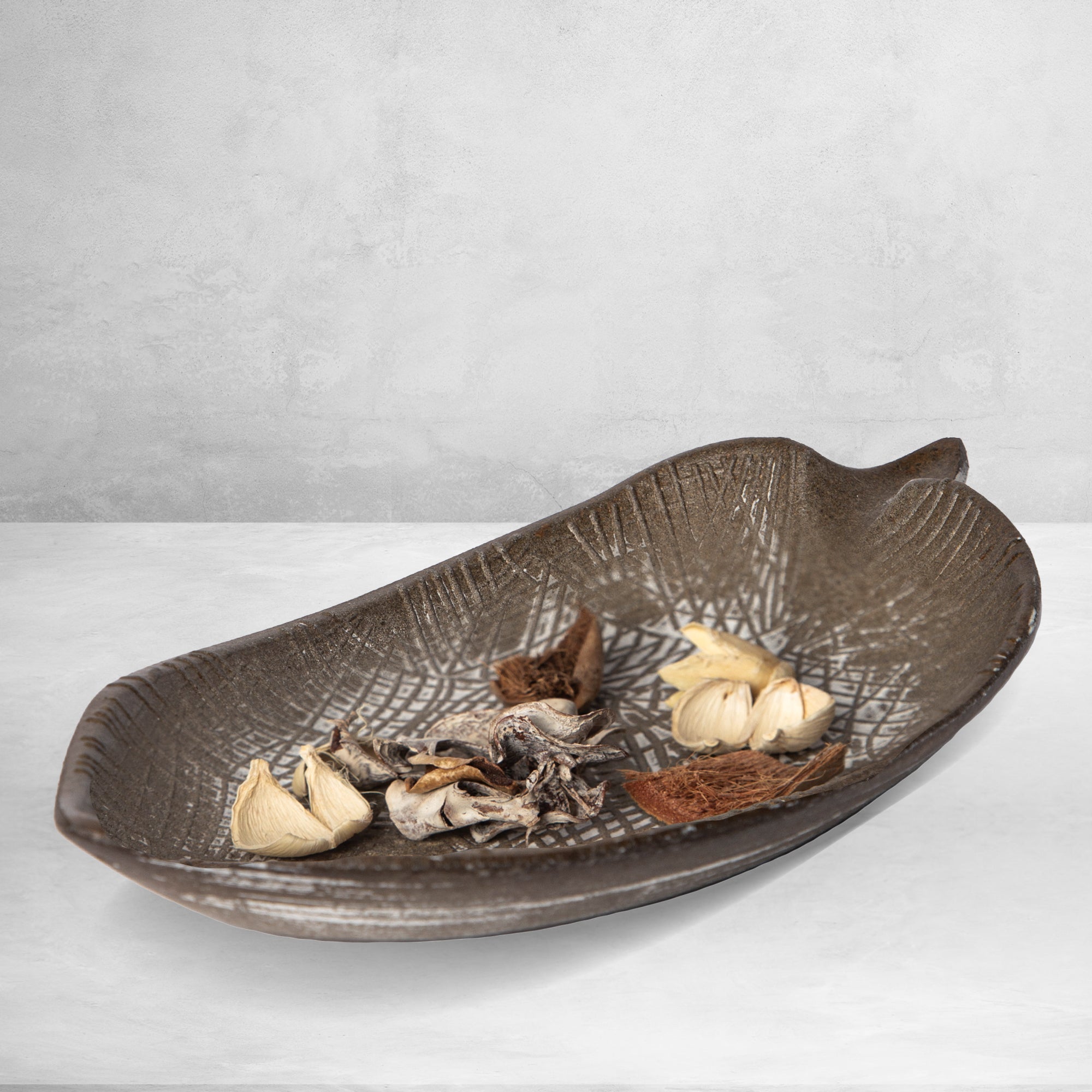 Wood Leaf Shaped Tray — Decorative Serving Platter & Key Bowl for Entryway