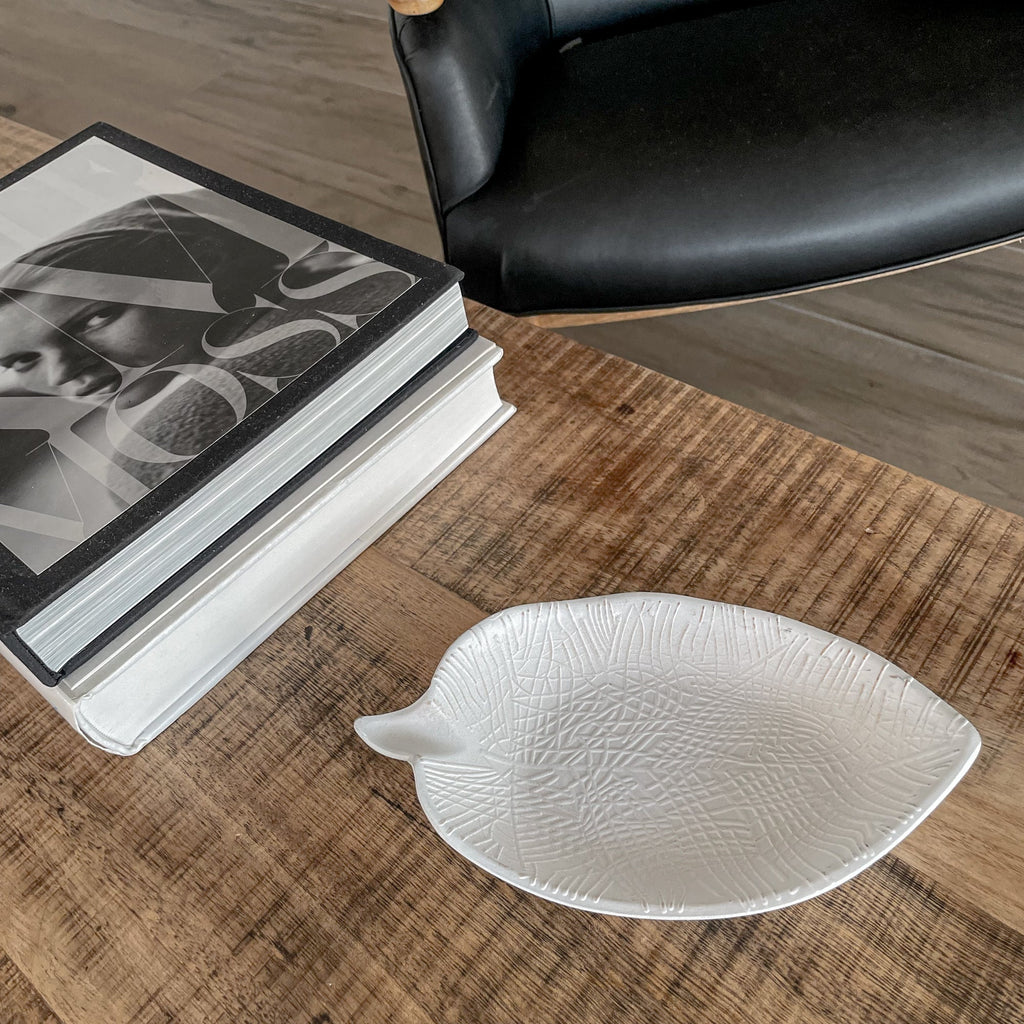 Wood Leaf Shaped Tray — Decorative Serving Platter & Key Bowl for Entryway